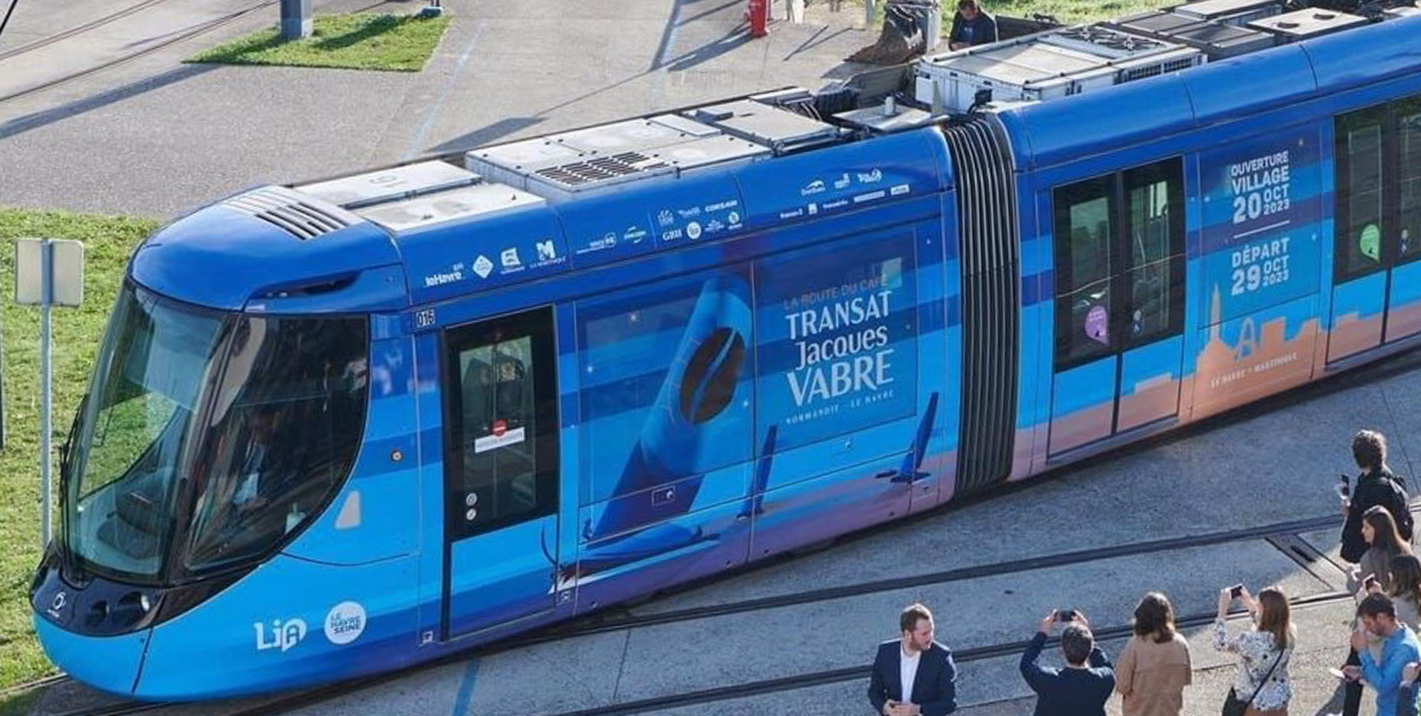 Covering du tram de la ville du Havre de la Transat Jacques Vabre 2023, une prestigieuse course transatlantique en duo de voile partant du Havre pour rejoindre la Martinique.